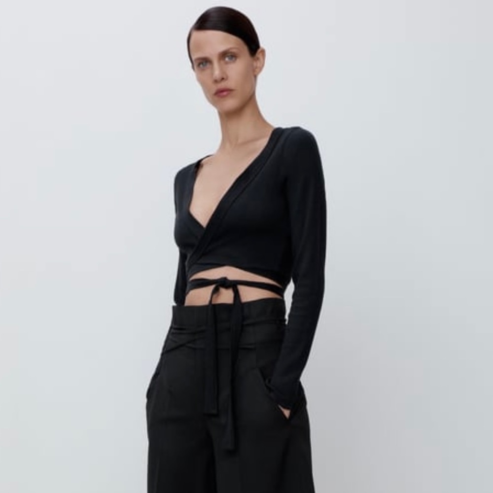 Black Long Sleeve Criss Cross Crop Top